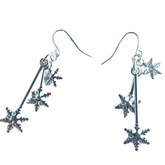 NWOT Snowflake Earrings ❄️ Drop Earrings Silver - Picture 1 of 5